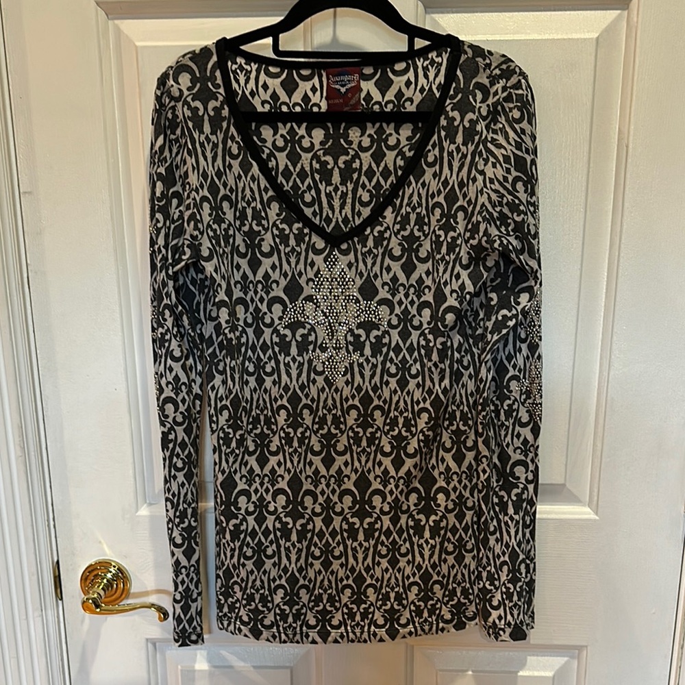 Women's Black & White Patterned V-Neck Top with Embellished Fleur-de-Lis